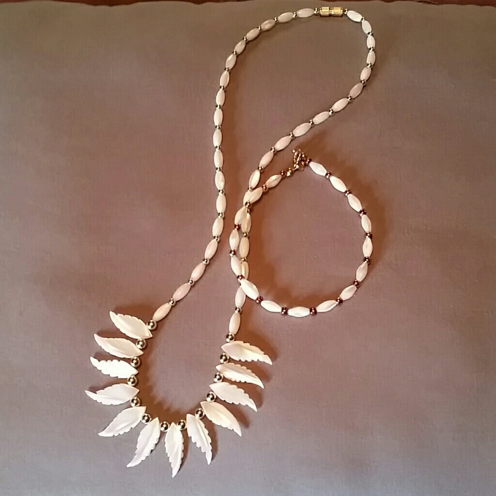 Ivory Boho Style Necklace & Bracelet Set
